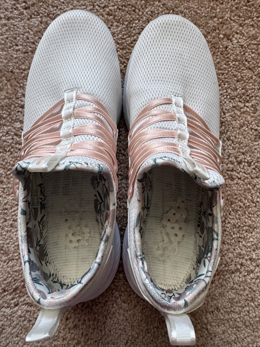 Skechers White Athletic Sneakers with Blush Pink Ribbon Laces-Size 7 Women’s